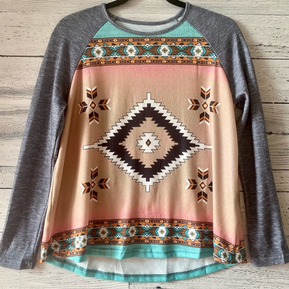 Aztec Print shirt - Picture 3 of 4